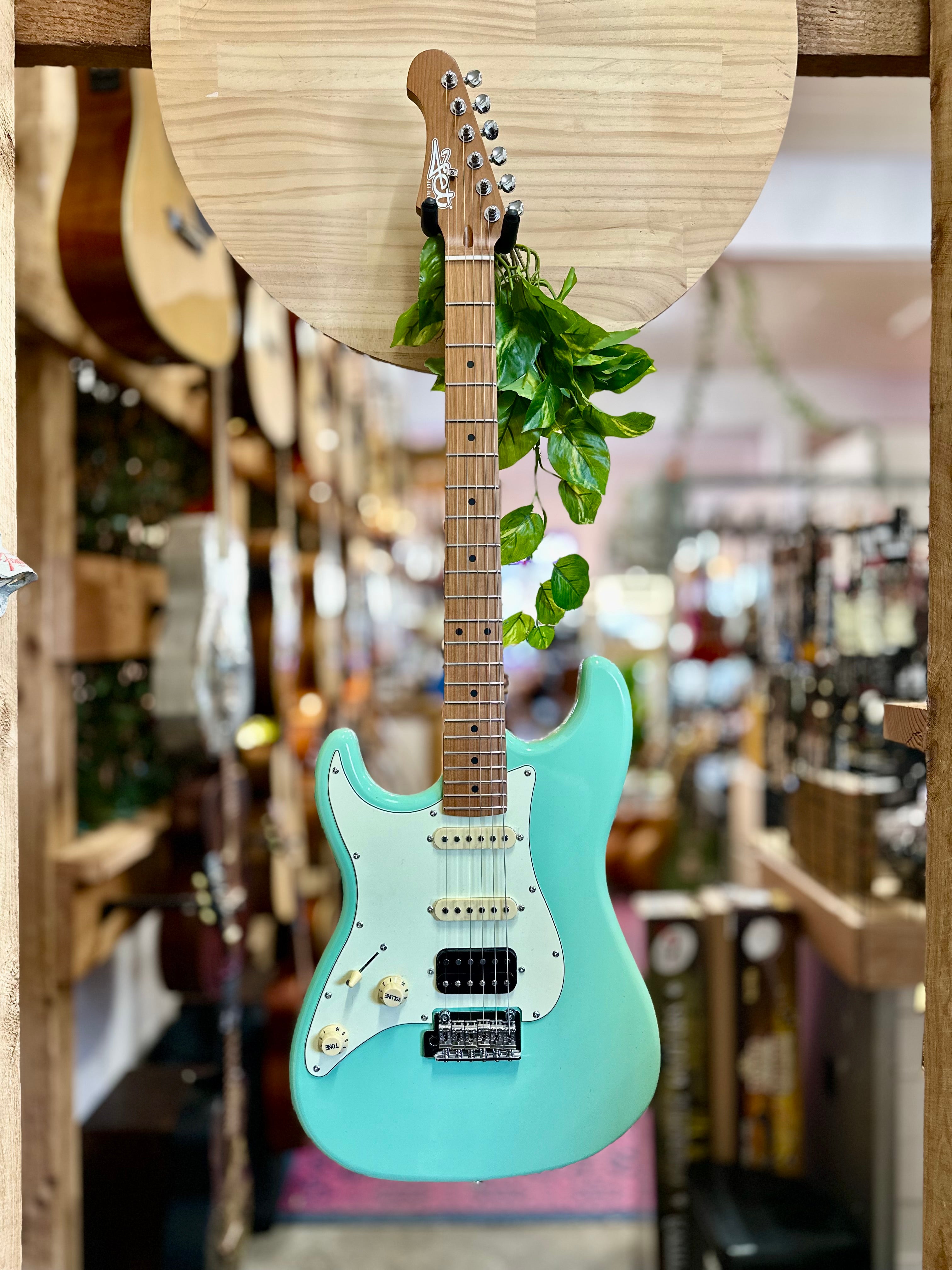 Jet Guitars | JS-400 HSS | Lefty | Surf Green Jet Guitars | JS-400 HSS | Lefty | Surf Green